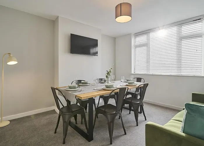 Apartman The Emerald - 6 Beds - Contractors - Free Parking