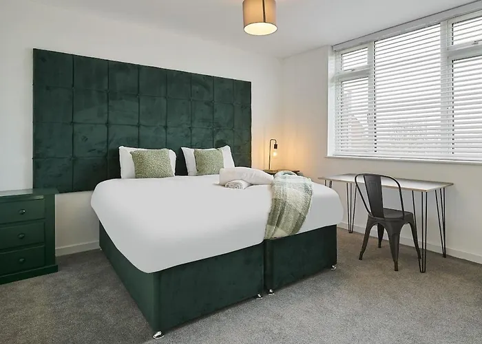The Emerald - 6 Beds - Contractors - Free Parking Apartman