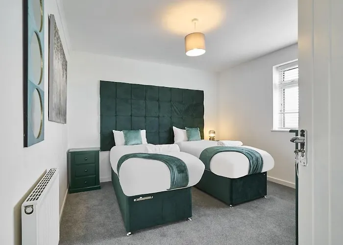 The Emerald - 6 Beds - Contractors - Free Parking Bristol