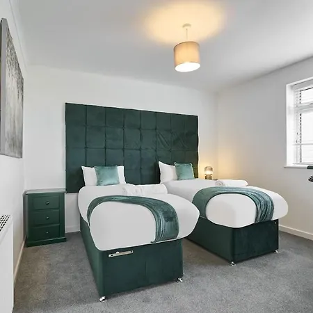 The Emerald - 6 Beds - Contractors - Free Parking Bristol